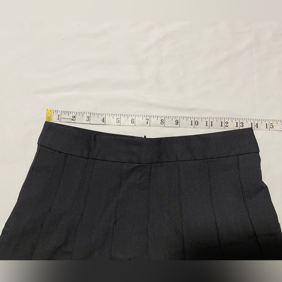 ✨Host Pick✨NWOT Aritzia Sunday Best Olive Mini 15" Skirt in Black - Picture 7 of 10
